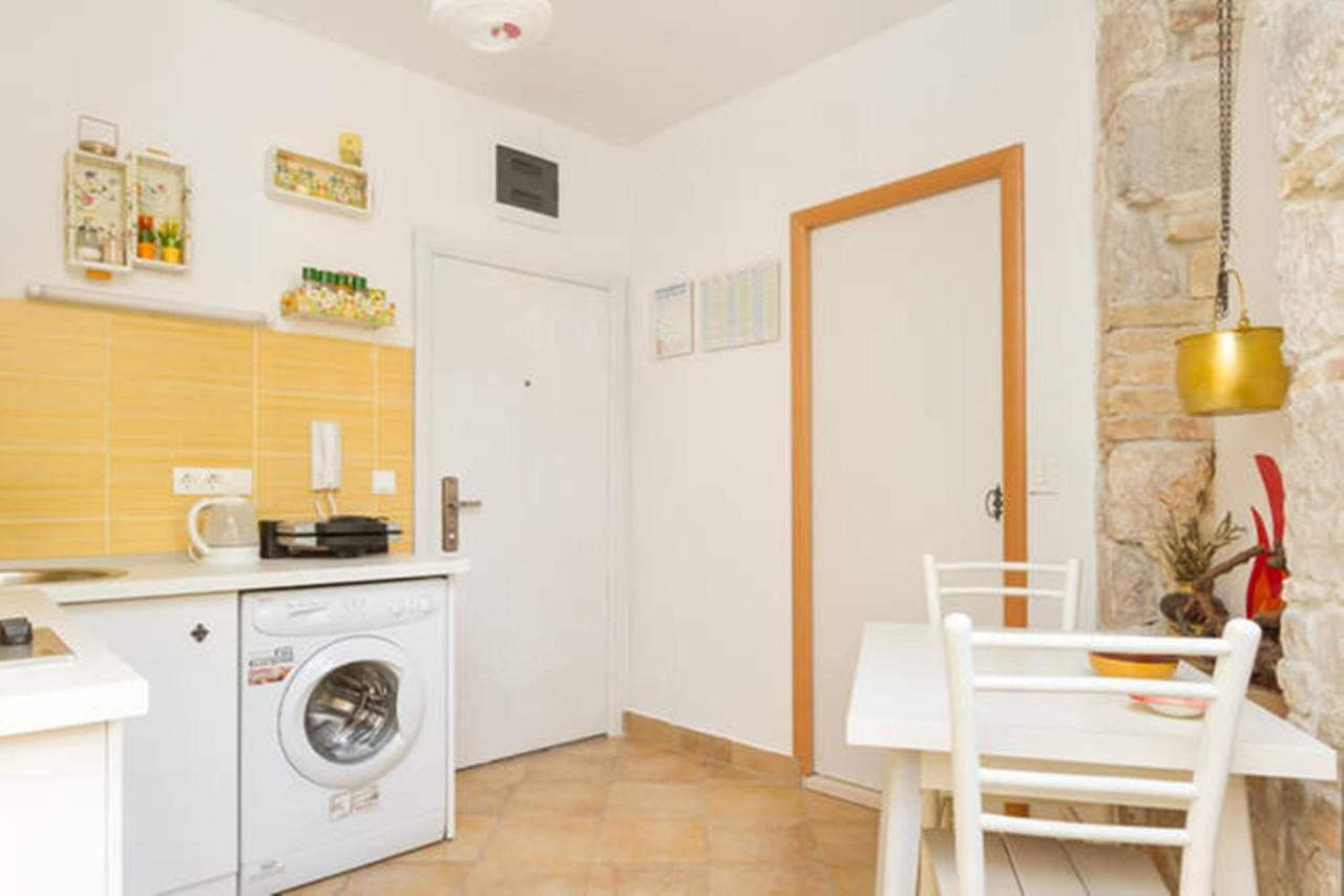 Studio Apartment Sretna Сплит Экстерьер фото
